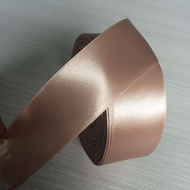 Trung Quốc Màu sắc khác nhau Solid Color Satin Ribbon Roll1.5 - Kích thước 2cm Rộng 100% Polyester nhà máy sản xuất