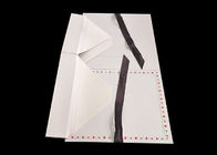 Bao bì hộp bìa trang phục trắng có thể gập lại với Ribbon đóng cửa nhà cung cấp