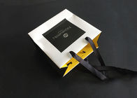 Ribbon xử lý quà tặng in túi giấy mang màu trắng đen bên trong màu vàng không thấm mỡ nhà cung cấp