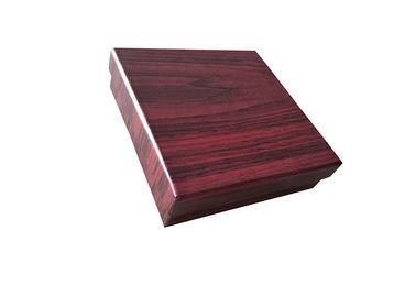 Trung Quốc Nắp màu đỏ gỗ sâu và hộp cơ sở với bề mặt nhung bên trong các tông 1200gsm nhà máy sản xuất